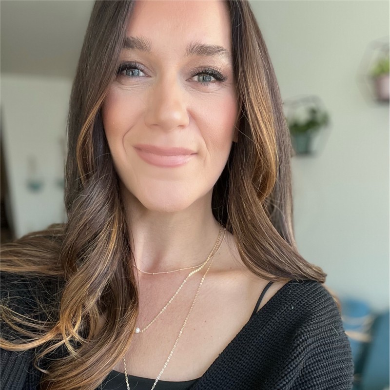 Farrah Campbell ⭐ - Head of Modern Compute Community @AWS